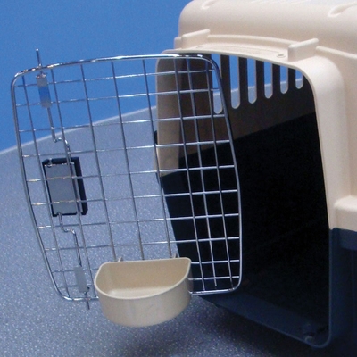 Triol пластиковая переноска для кошек и собак Premium Medium, размер 67,5х51х47 см (фото, вид 1)